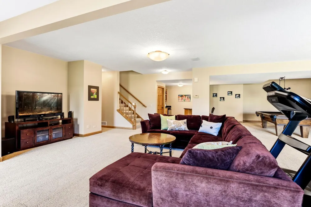 16751 Ironwood Circle Lakeville, MN 55044