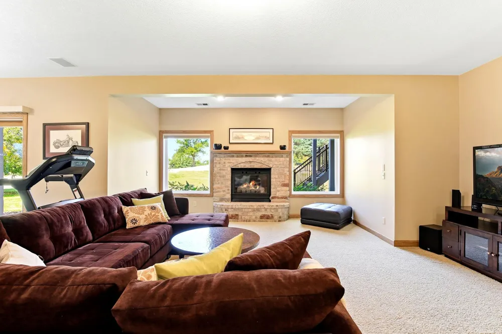 16751 Ironwood Circle Lakeville, MN 55044