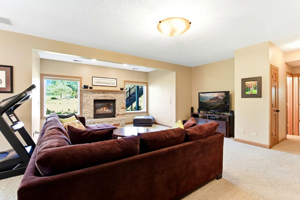 16751 Ironwood Circle Lakeville, MN 55044