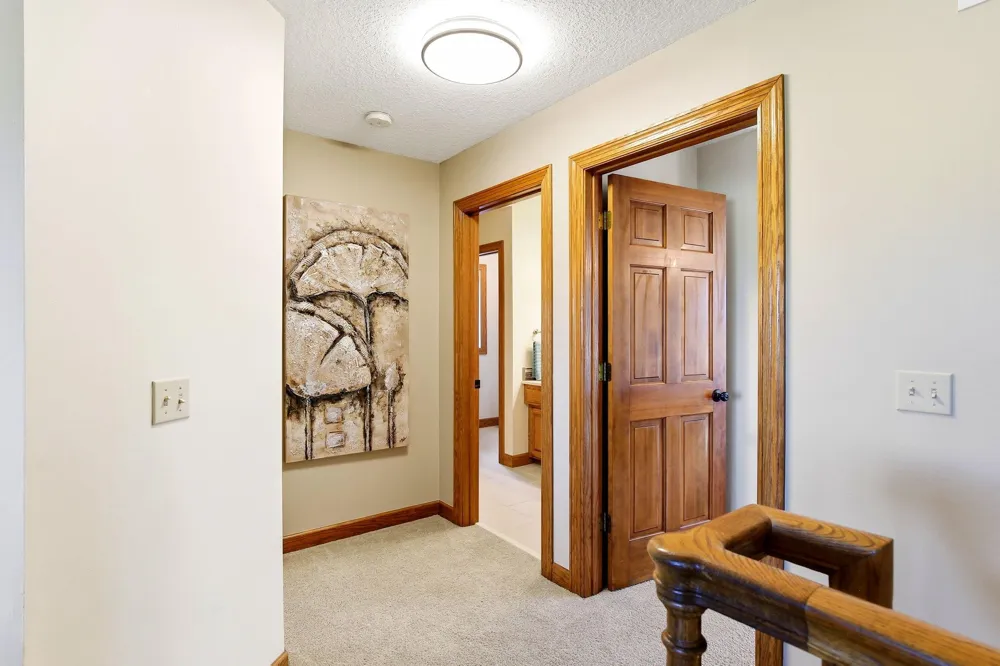 16751 Ironwood Circle Lakeville, MN 55044