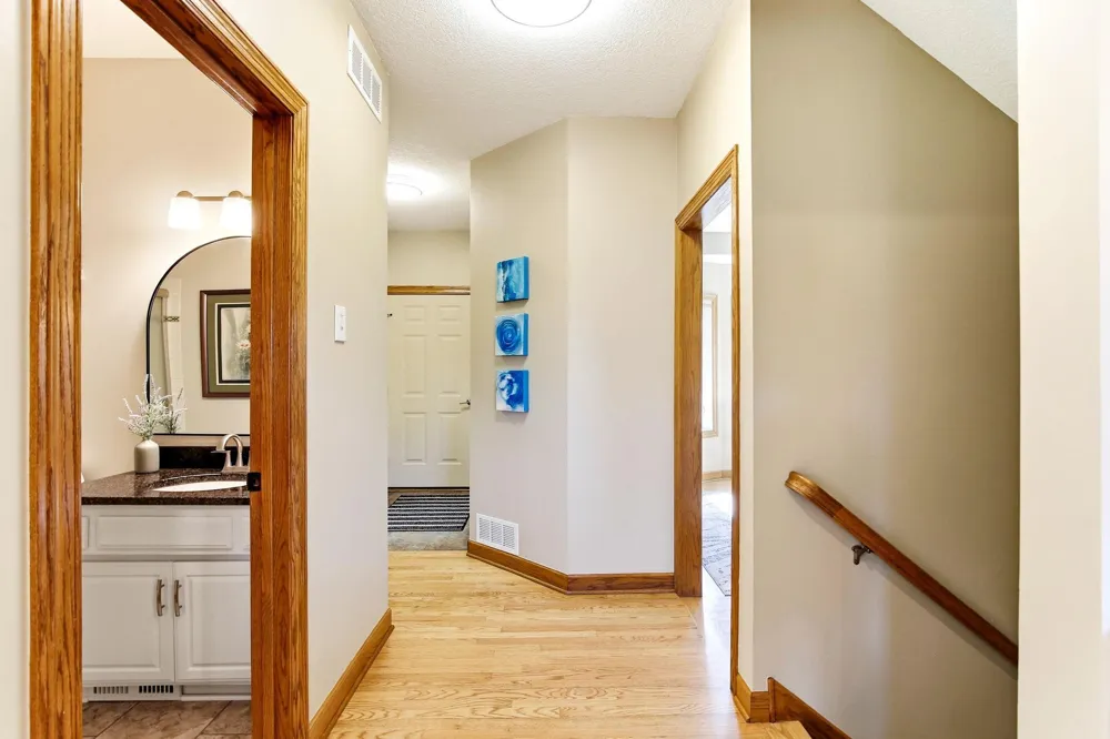 16751 Ironwood Circle Lakeville, MN 55044