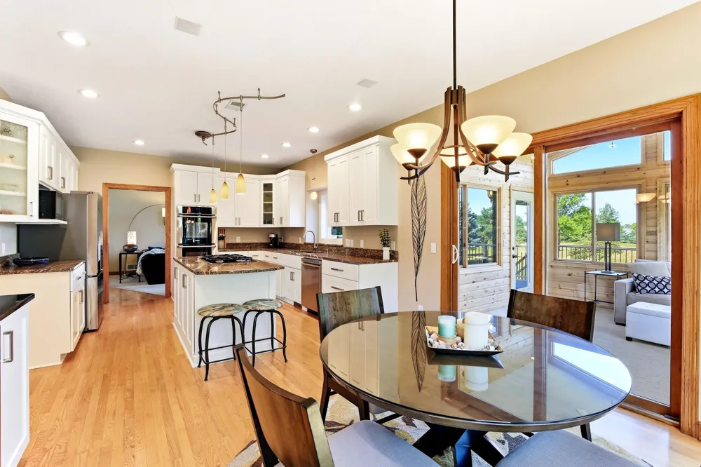 16751 Ironwood Circle Lakeville, MN 55044