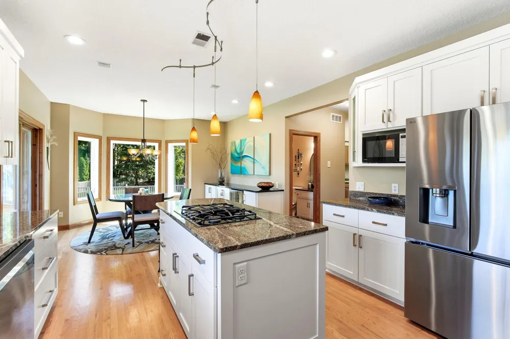 16751 Ironwood Circle Lakeville, MN 55044