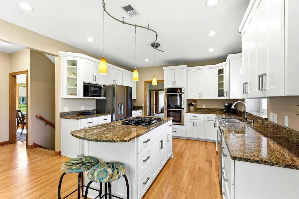 16751 Ironwood Circle Lakeville, MN 55044