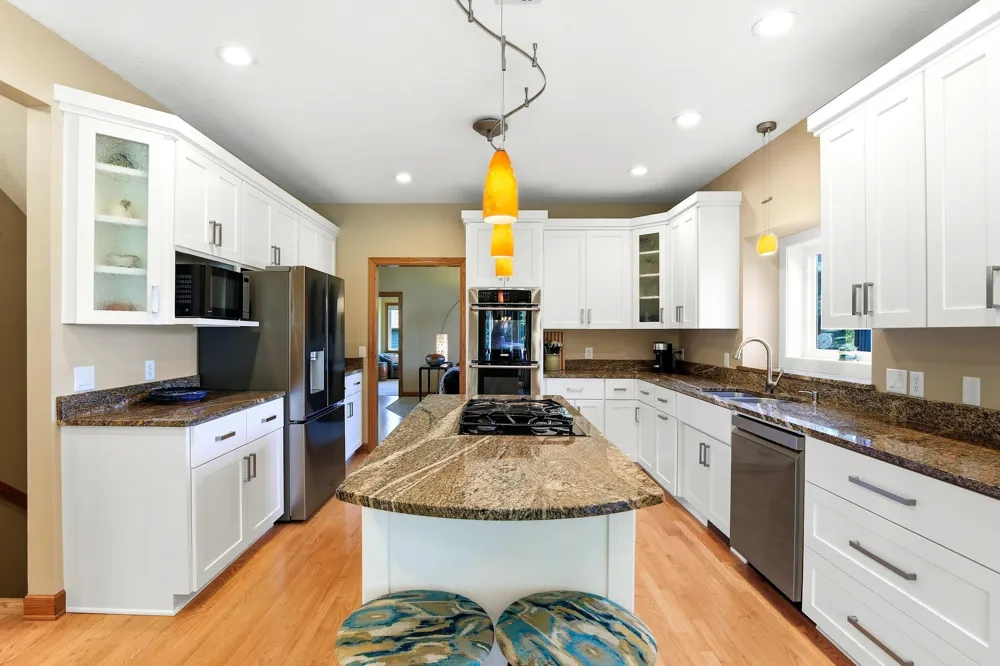 16751 Ironwood Circle Lakeville, MN 55044