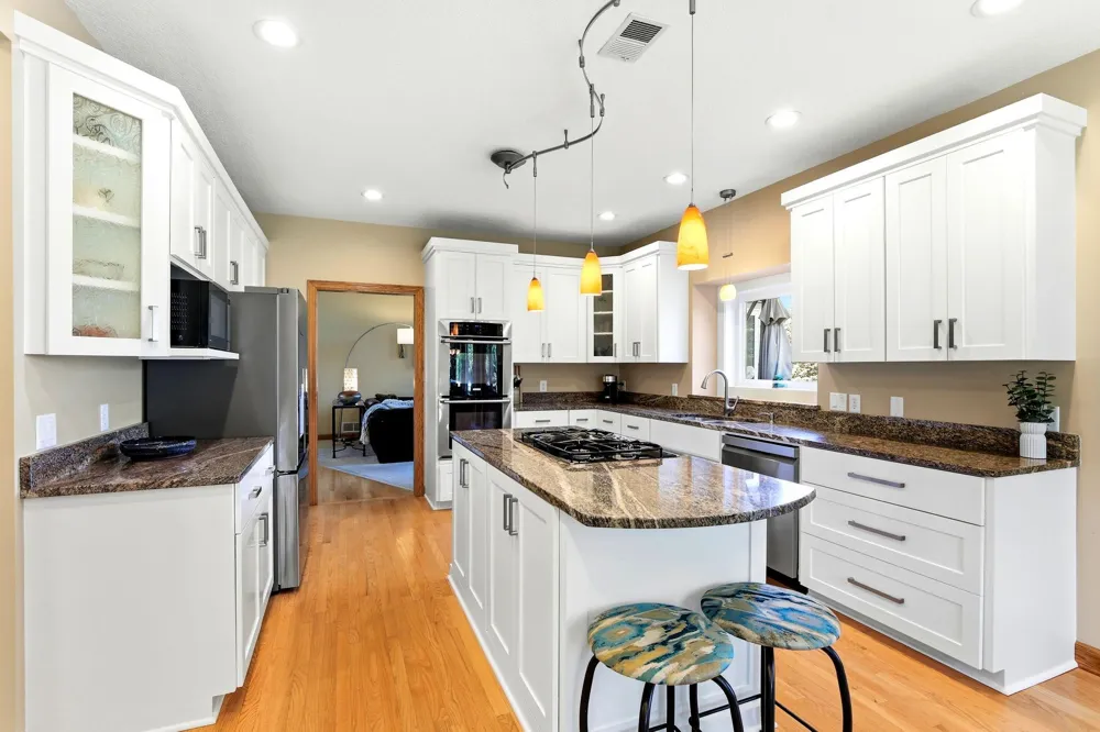 16751 Ironwood Circle Lakeville, MN 55044