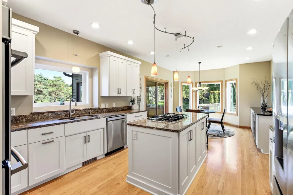 16751 Ironwood Circle Lakeville, MN 55044