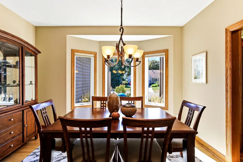 16751 Ironwood Circle Lakeville, MN 55044