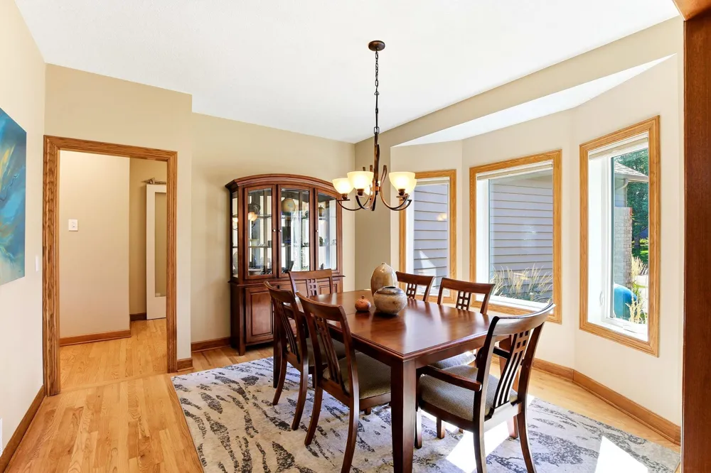 16751 Ironwood Circle Lakeville, MN 55044
