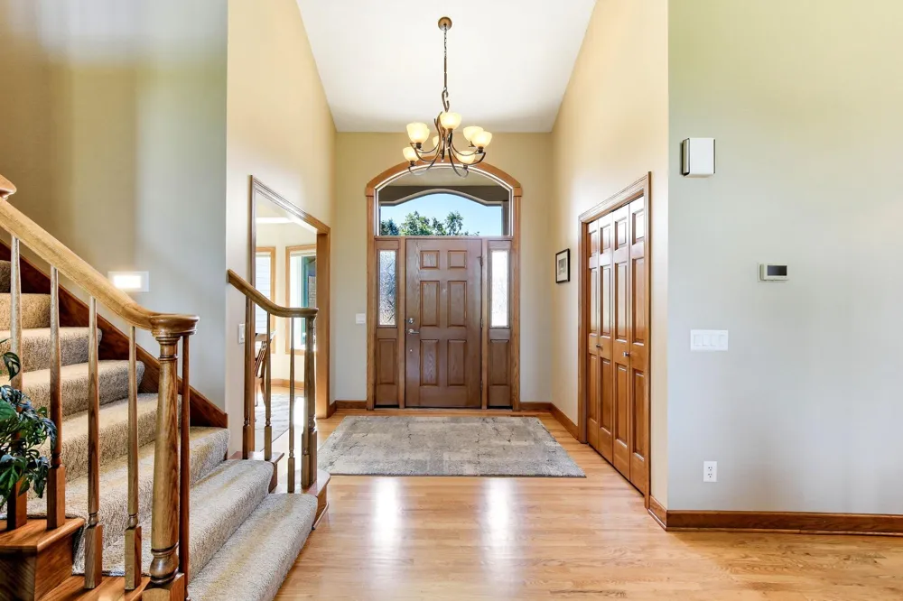 16751 Ironwood Circle Lakeville, MN 55044