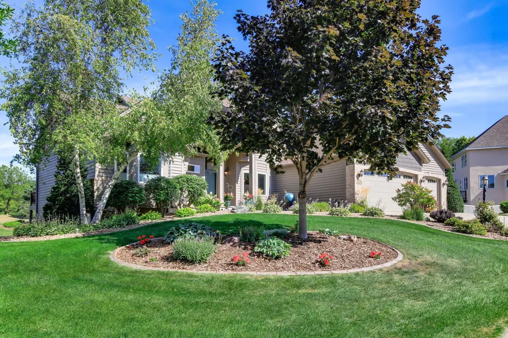 16751 Ironwood Circle Lakeville, MN 55044