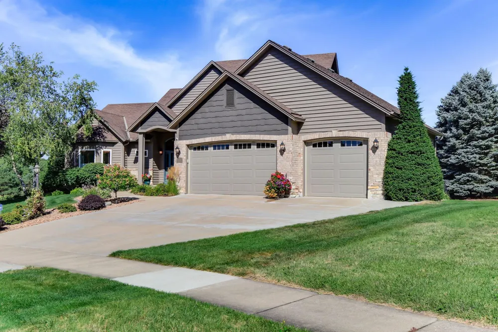 16751 Ironwood Circle Lakeville, MN 55044