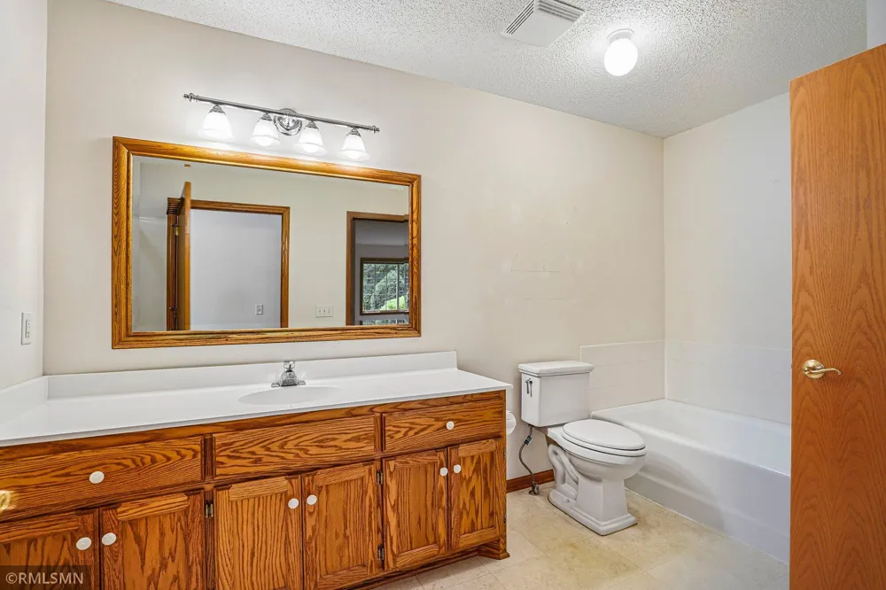 27726 Woodland Drive Chisago City, MN 55013