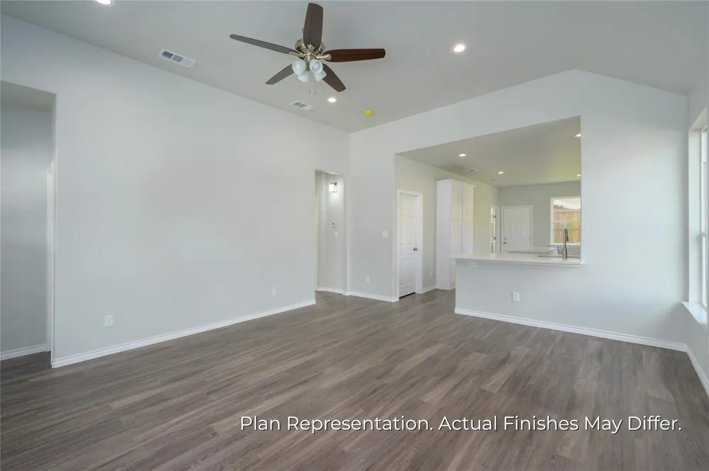 203 E Laura Avenue Quinlan, TX 75474