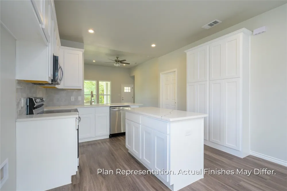 203 E Laura Avenue Quinlan, TX 75474