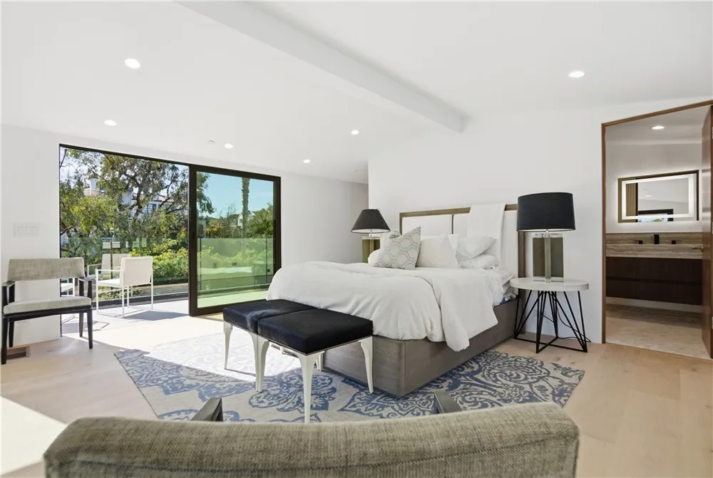 2910 Bayside Corona del Mar, CA 92625
