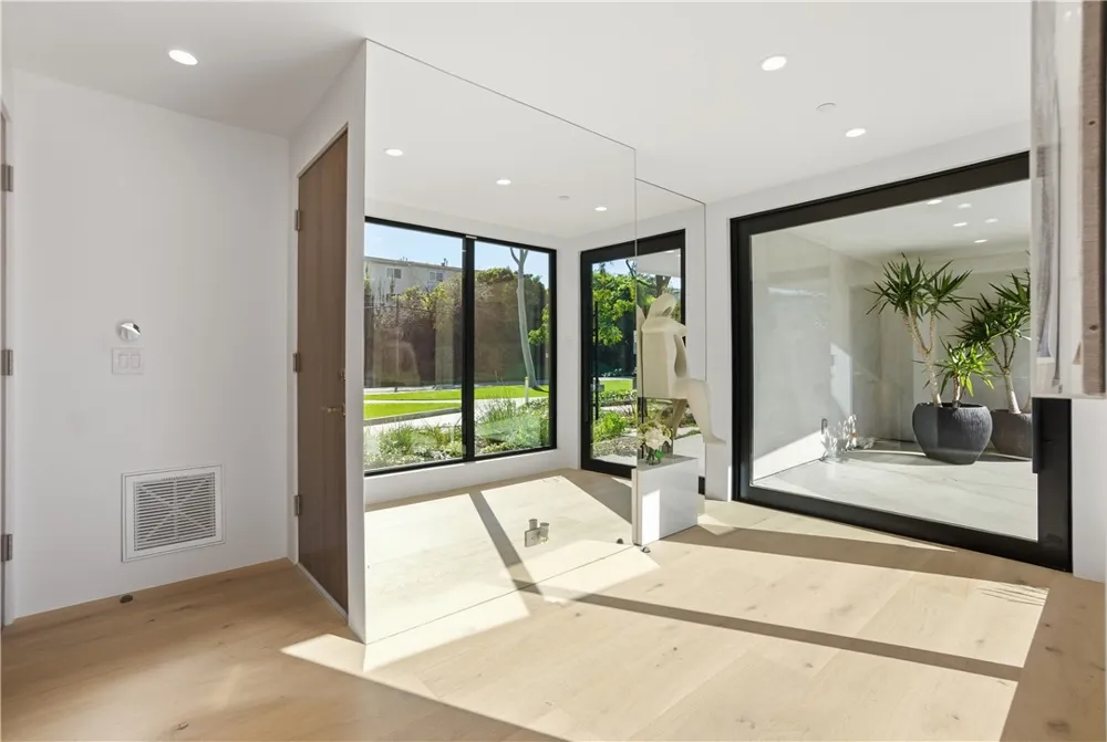 2910 Bayside Corona del Mar, CA 92625