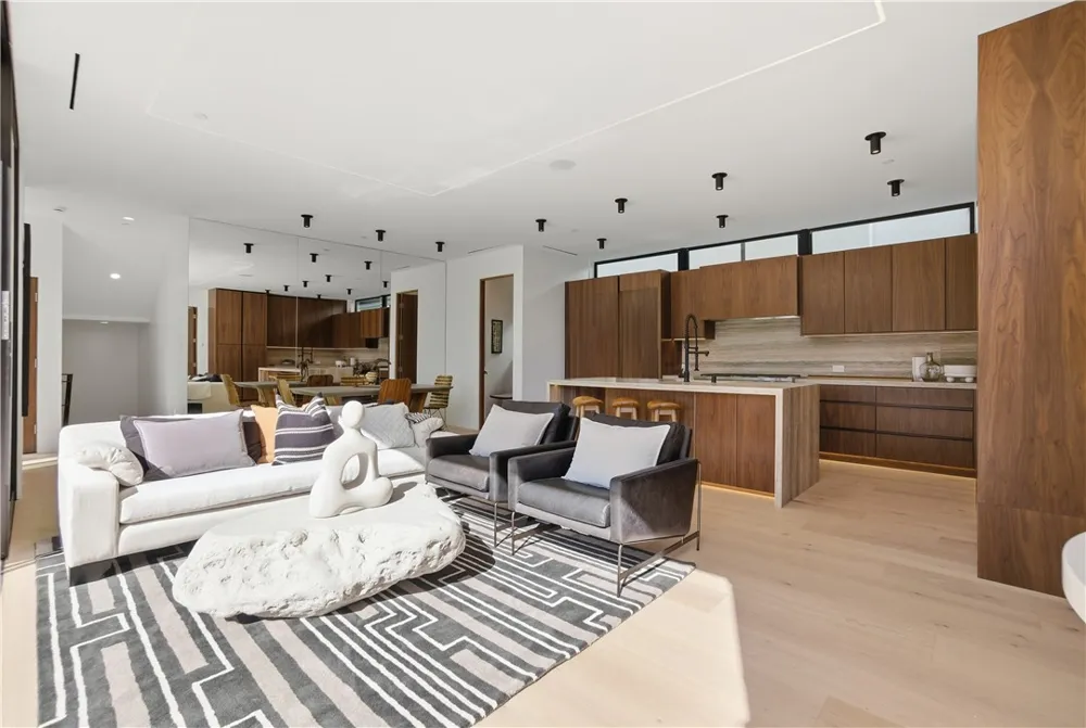 2910 Bayside Corona del Mar, CA 92625