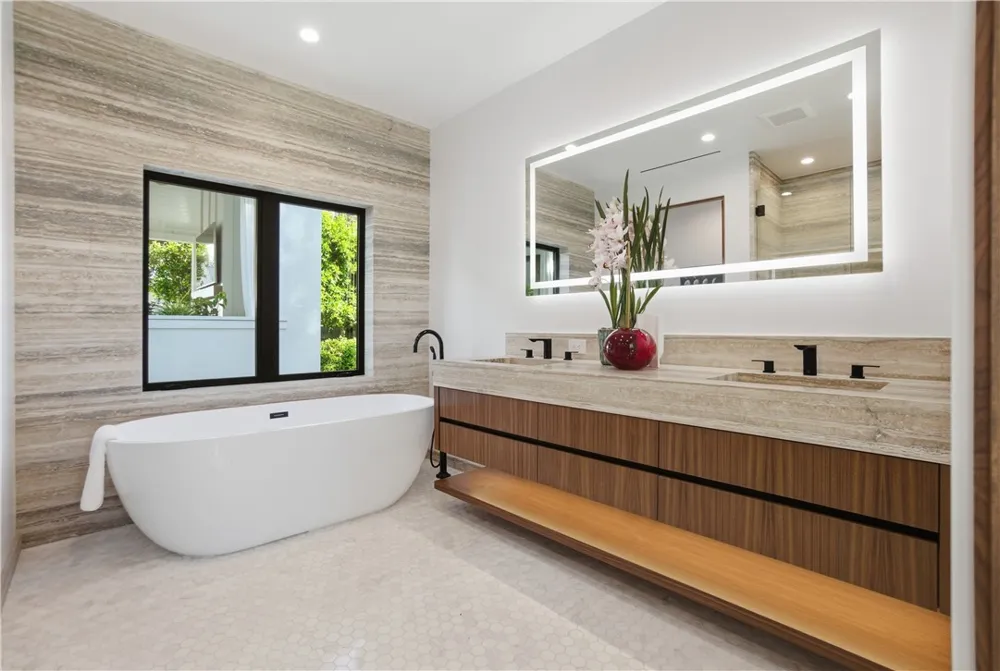 2910 Bayside Corona del Mar, CA 92625