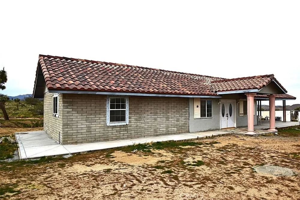 8425 Indio Avenue Yucca Valley, CA 92284