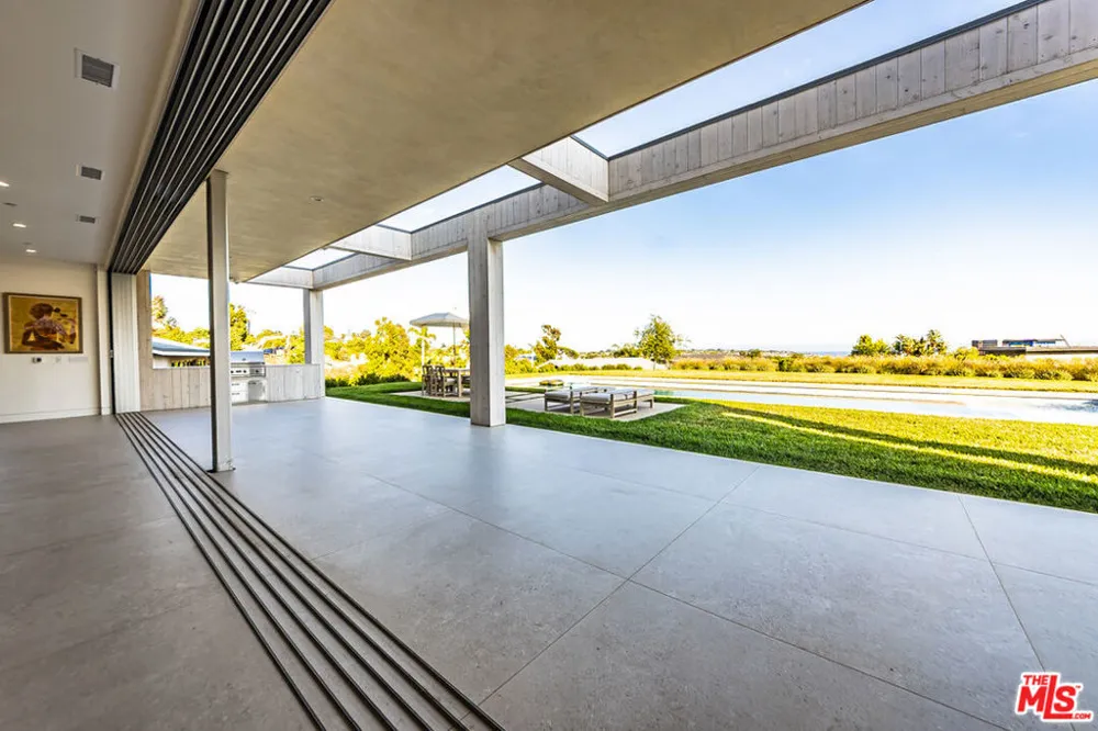 29958 Harvester Road Malibu, CA 90265