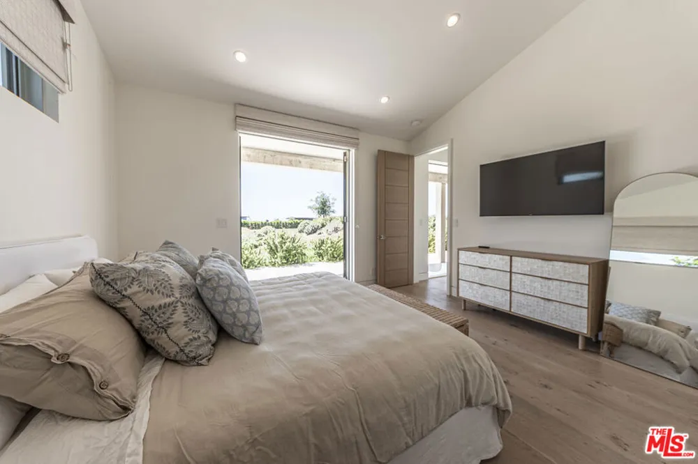 29958 Harvester Road Malibu, CA 90265