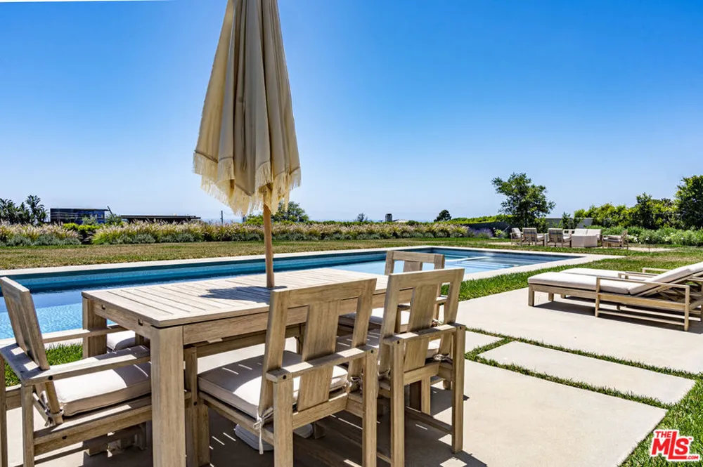 29958 Harvester Road Malibu, CA 90265