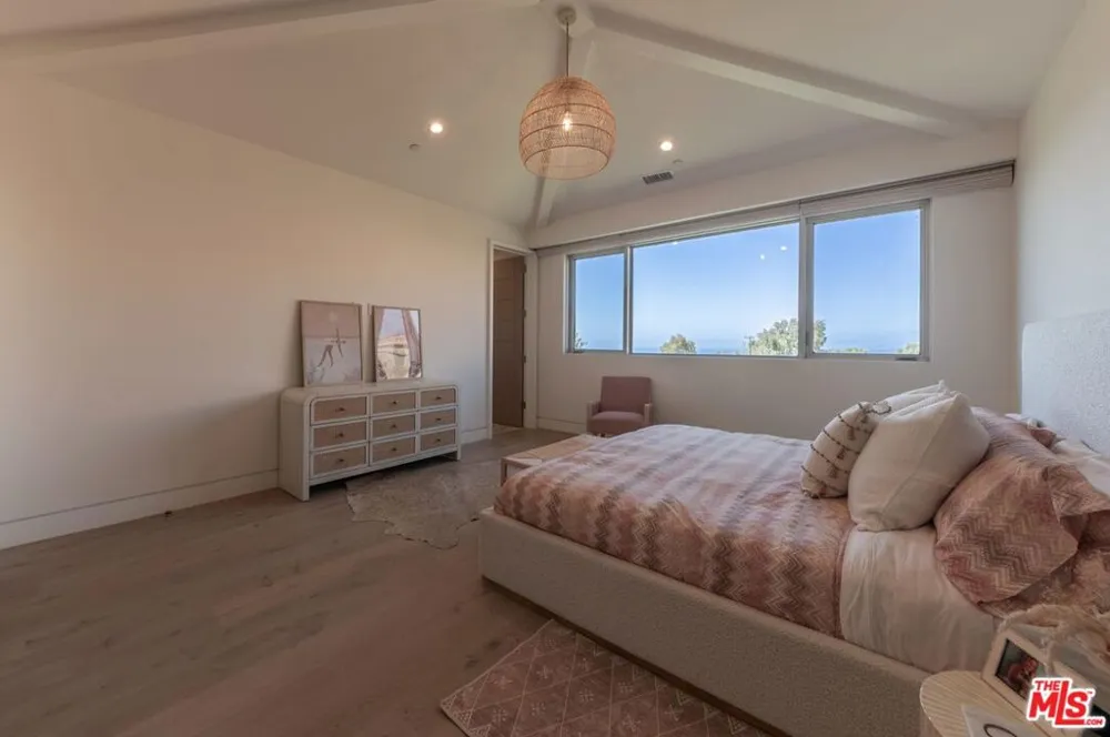 29958 Harvester Road Malibu, CA 90265