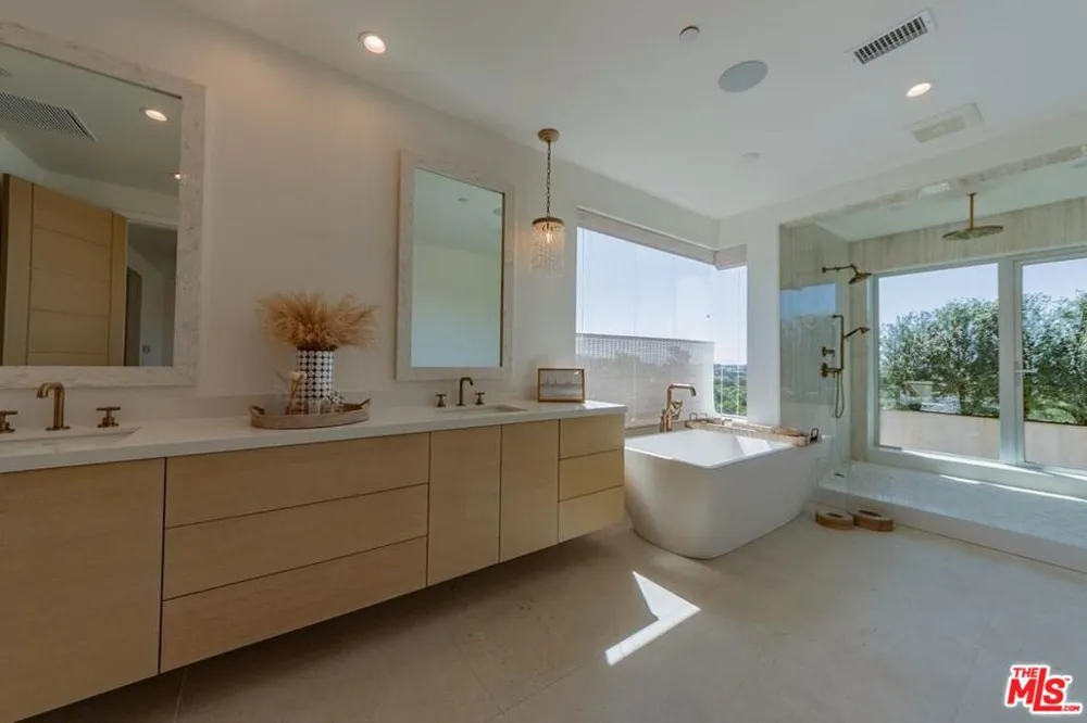 29958 Harvester Road Malibu, CA 90265