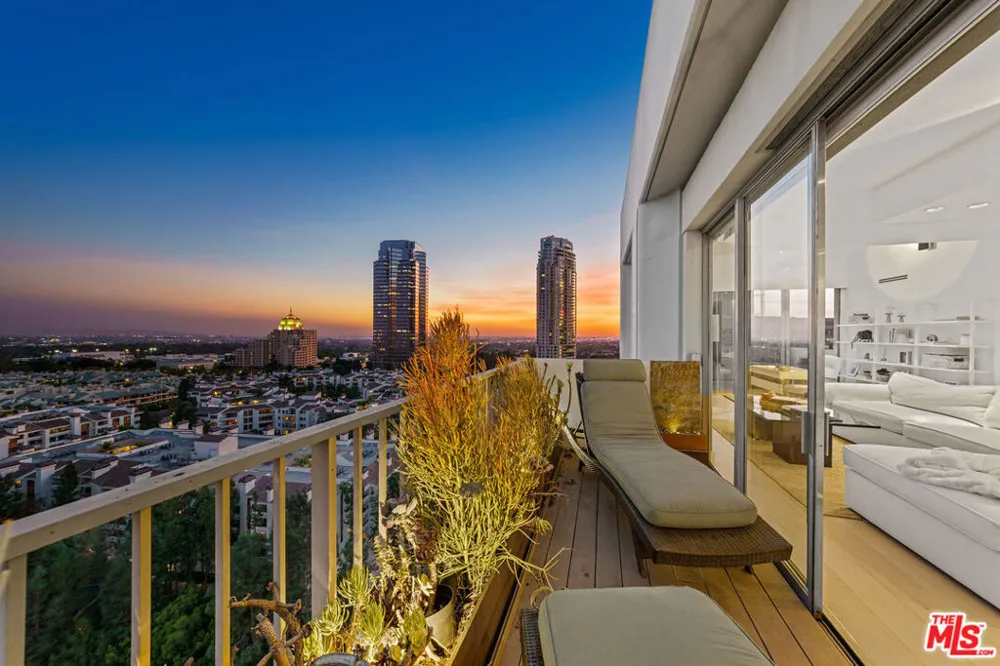 2160 E Century Parkway #2109 Los Angeles, CA 90067
