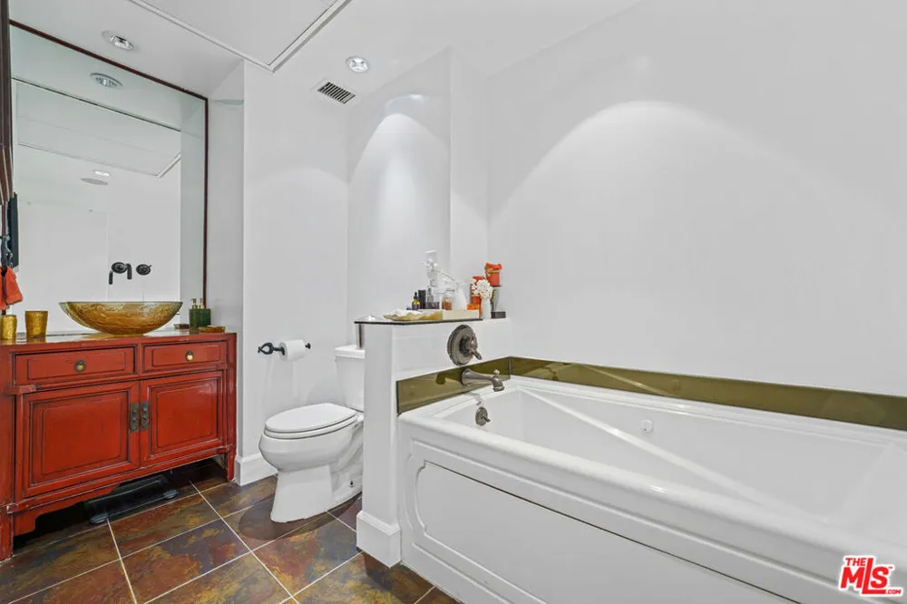 2160 E Century Parkway #2109 Los Angeles, CA 90067