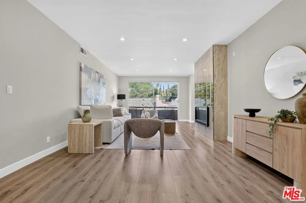 1509 Greenfield Avenue #207 Los Angeles, CA 90025