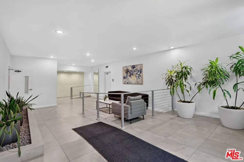 1509 Greenfield Avenue #207 Los Angeles, CA 90025