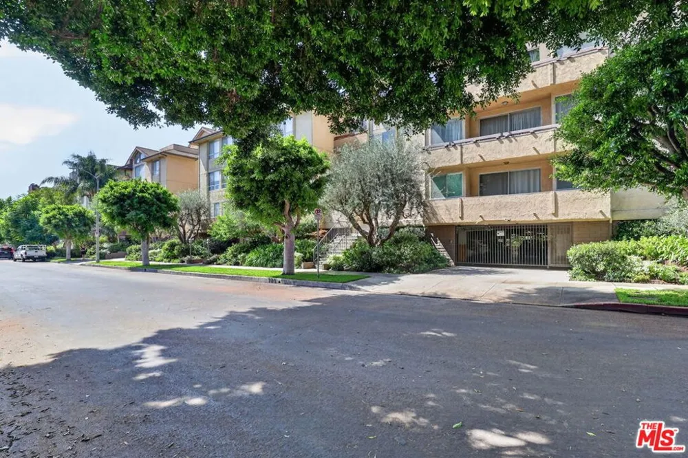 1509 Greenfield Avenue #207 Los Angeles, CA 90025