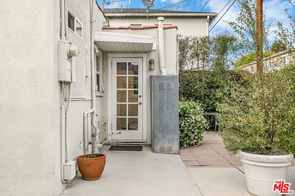 10948 Aletta Avenue #A Culver City, CA 90232