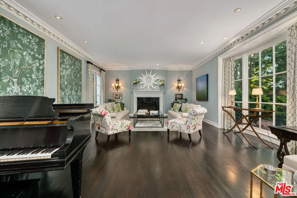 1110 Benedict Canyon Drive Beverly Hills, CA 90210