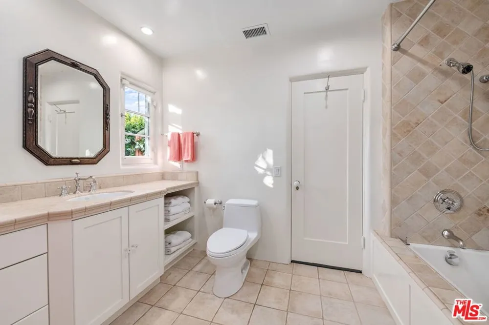 1110 Benedict Canyon Drive Beverly Hills, CA 90210