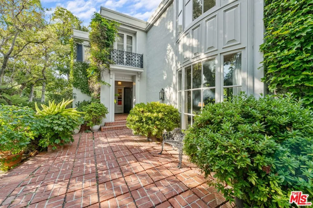 1110 Benedict Canyon Drive Beverly Hills, CA 90210