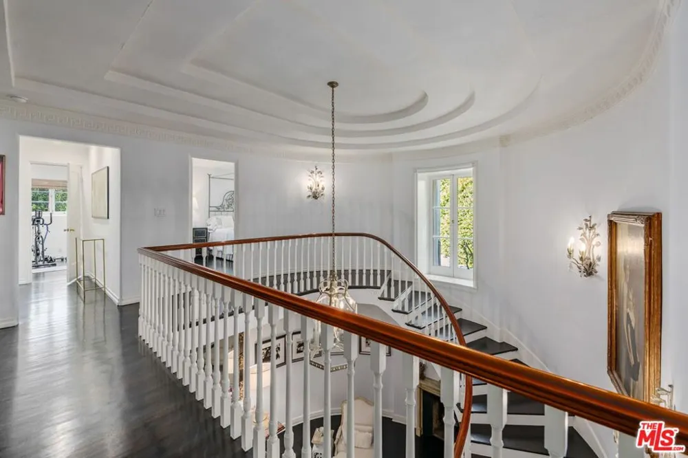 1110 Benedict Canyon Drive Beverly Hills, CA 90210