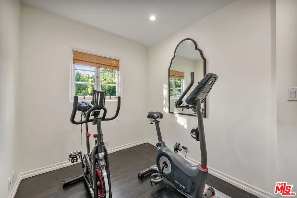 1110 Benedict Canyon Drive Beverly Hills, CA 90210