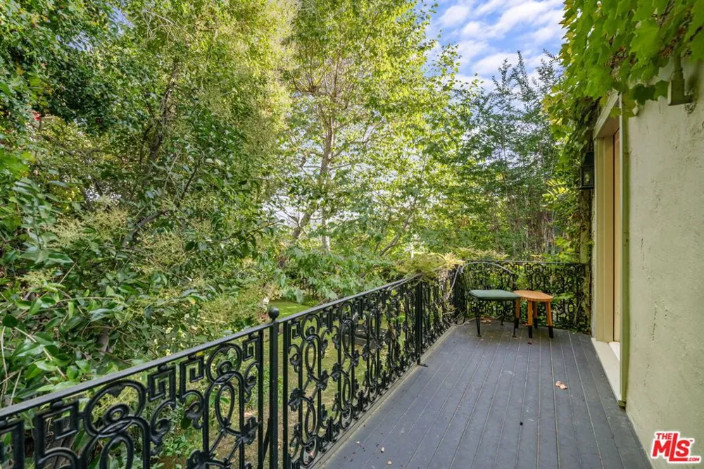 1110 Benedict Canyon Drive Beverly Hills, CA 90210