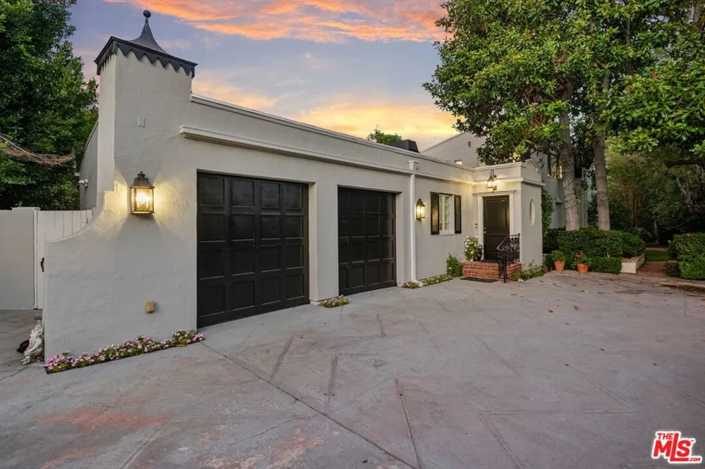 1110 Benedict Canyon Drive Beverly Hills, CA 90210