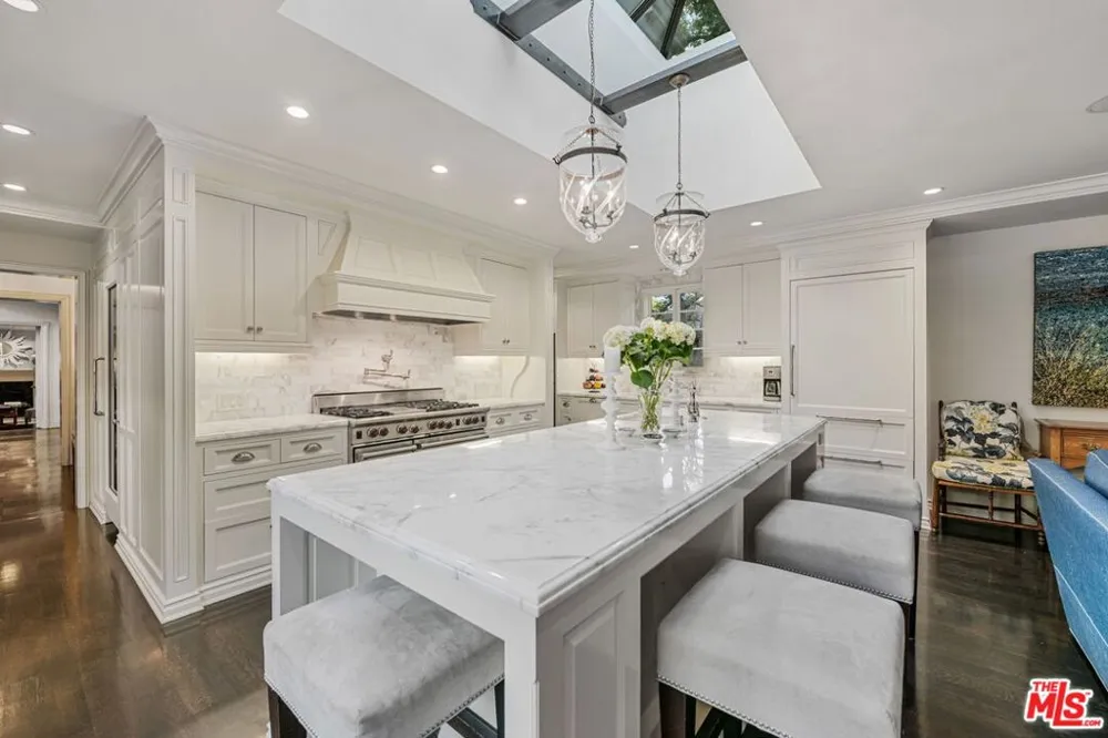 1110 Benedict Canyon Drive Beverly Hills, CA 90210