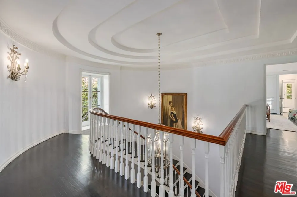 1110 Benedict Canyon Drive Beverly Hills, CA 90210