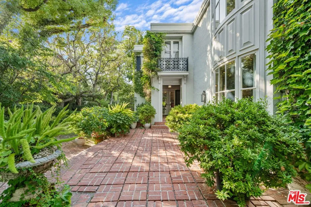 1110 Benedict Canyon Drive Beverly Hills, CA 90210