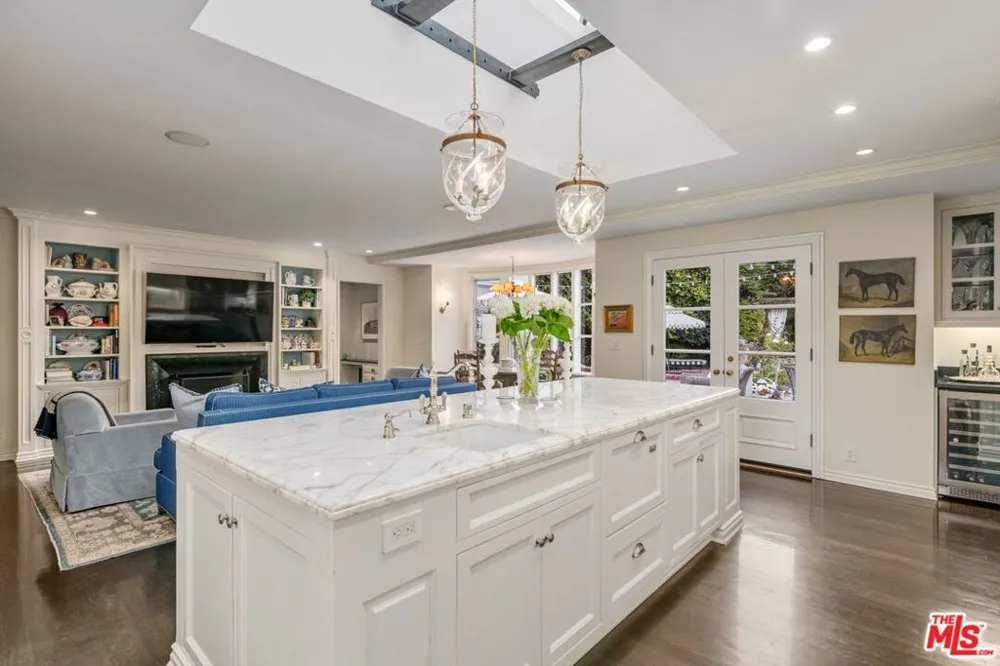1110 Benedict Canyon Drive Beverly Hills, CA 90210