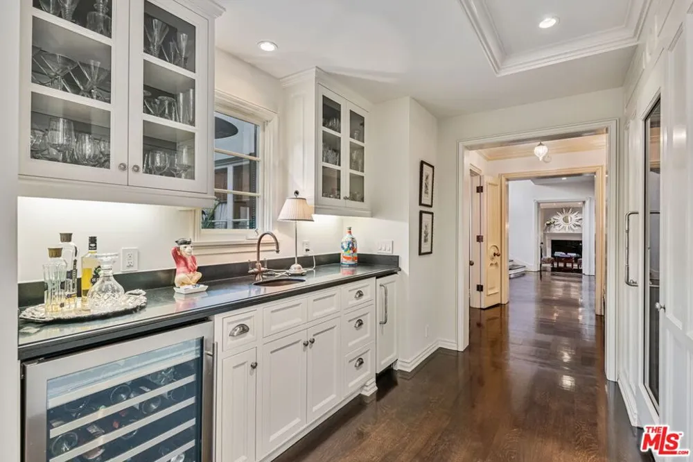 1110 Benedict Canyon Drive Beverly Hills, CA 90210
