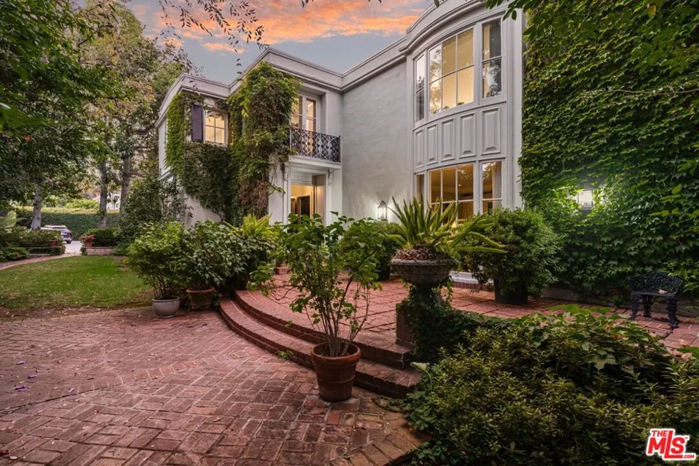 1110 Benedict Canyon Drive Beverly Hills, CA 90210