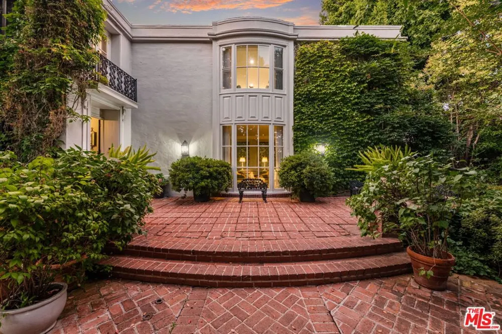 1110 Benedict Canyon Drive Beverly Hills, CA 90210