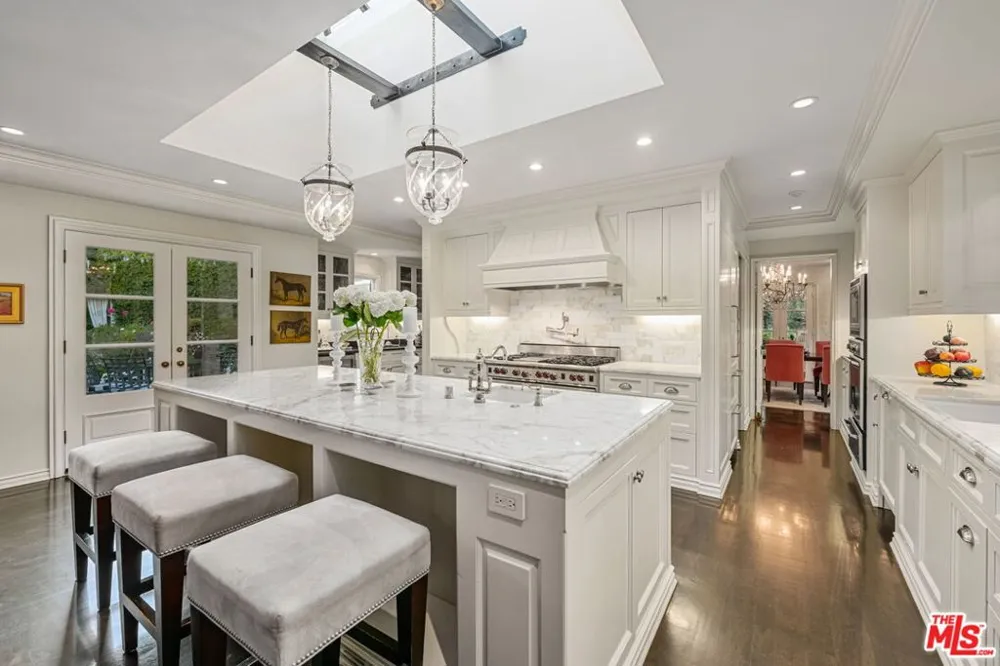 1110 Benedict Canyon Drive Beverly Hills, CA 90210